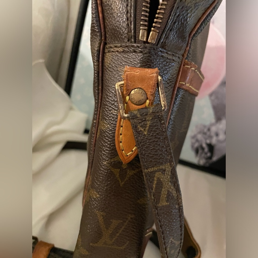 SOLD: Louis Vuitton Monogram Danube Crossbody w/ dust bag 💕Host Pick💕 - Picture 5 of 16